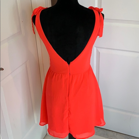 Bright pink sheer overlay with ties - Picture 3 of 8